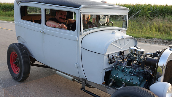 0818_28_sedan_2466